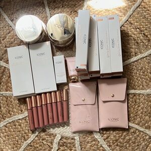 ICONIC (33 piece bundle) NEW
London Beauty bundle Collection
